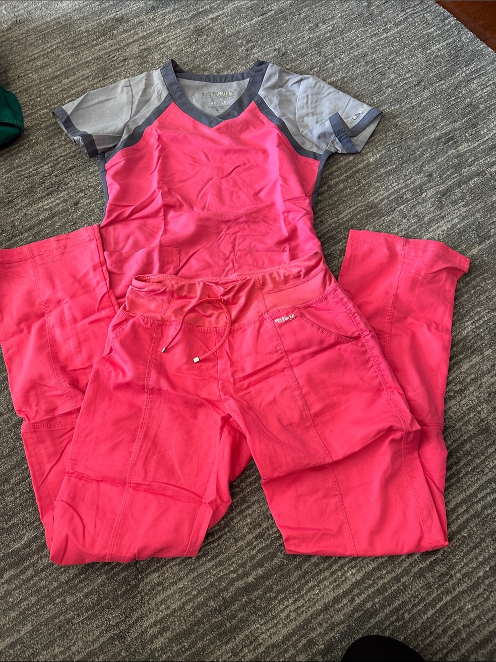 Greys anatomy scrubs Women’s Hot Pink Scrub Pants & Top Set